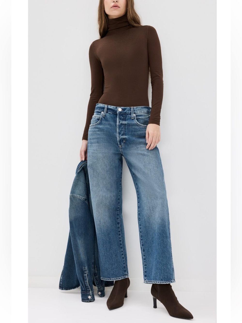 AMO  Denim Hattie Straight Jeans in Allure  size 31